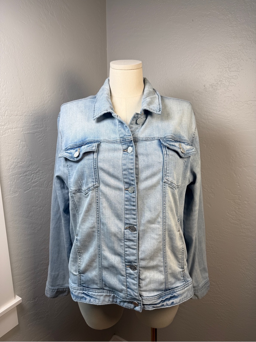 Caslon Light Wash Denim Jacket Womens Stretch Button Front Classic Plus Size 18W